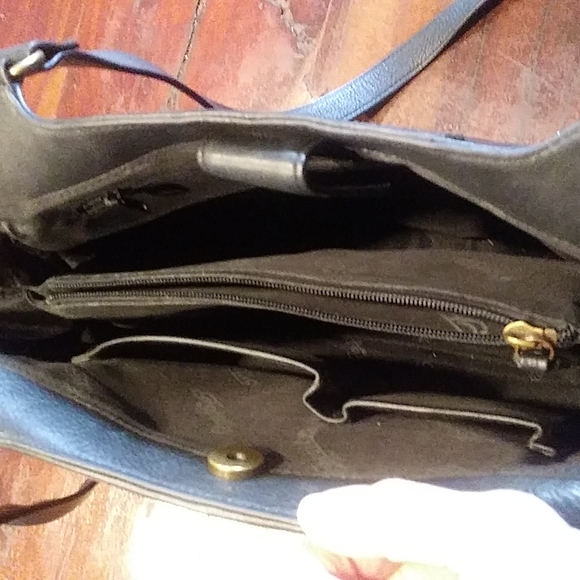 Black Leather Fossil hand bag - Picture 5 of 11